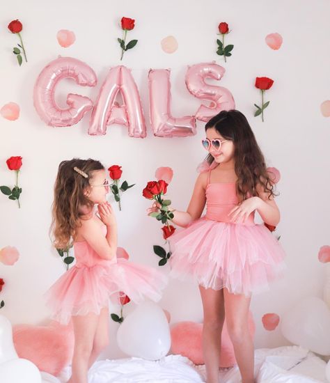 Sisters Valentines Photoshoot, Mommy And Me Valentines Photo Shoot, Valentines Sibling Photos, Valentine Kids Photoshoot Ideas, Indoor Valentines Day Photoshoot Kids, Sister Valentines Photo Shoot, Valentine Family Photo Ideas, Valentines Day Photoshoot Kids, Valentines Minis