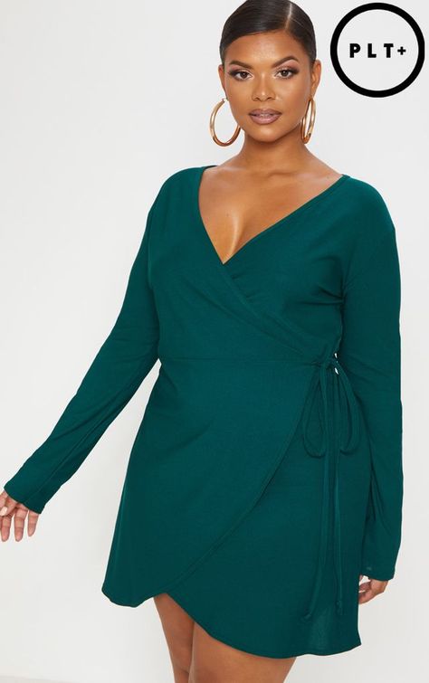 Leslie Sidora, Irish Dress, Model Clothing, Womens Clothing Websites, Green Wrap, Diy Vetement, Model Outfits, Curvy Model, Clothing Photography