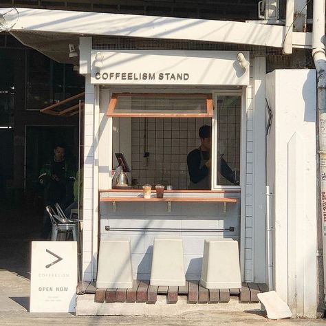 Industrial Coffee Shop, Korean Coffee Shop, Small Shop Design, Korean Instagram, Juice Bar Design, Coffee House Design, Mini Cafe, Bar Mini, Small Coffee Shop