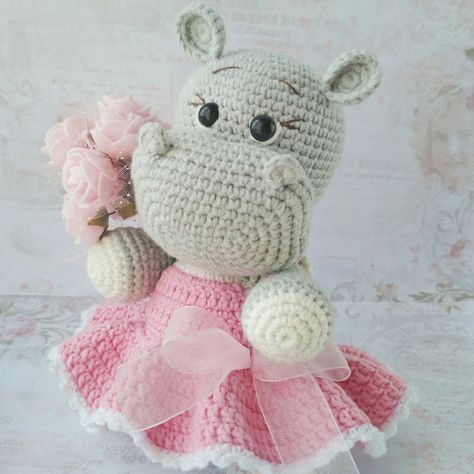 Sweet amigurumi gray hippo in a dress Hippo Toy, Crochet Hippo, Cute Hippo, Crochet Geek, Crochet Animal Patterns, Crochet Toys Patterns, Amigurumi Free Pattern, Knitted Toys, Crochet Patterns Amigurumi