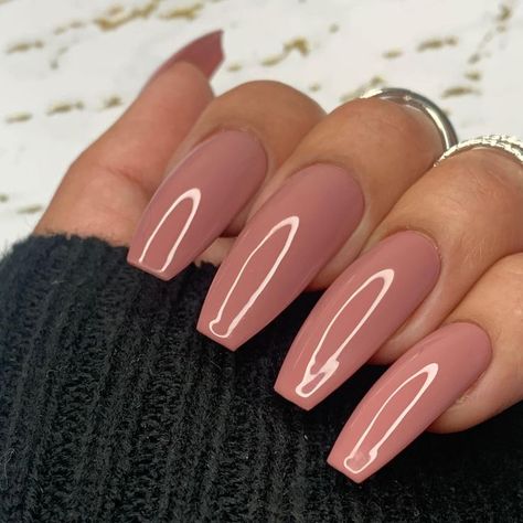 17 Stunning Solid Color Nail Ideas for Winter 2023-2024 - thepinkgoose.com Ballerina Nails Designs, Metallic Nails Design, Pink Nail Colors, Mauve Nails, Solid Color Nails, Light Pink Nails, Nude Nail Designs, Nails Press, Unicorn Nails