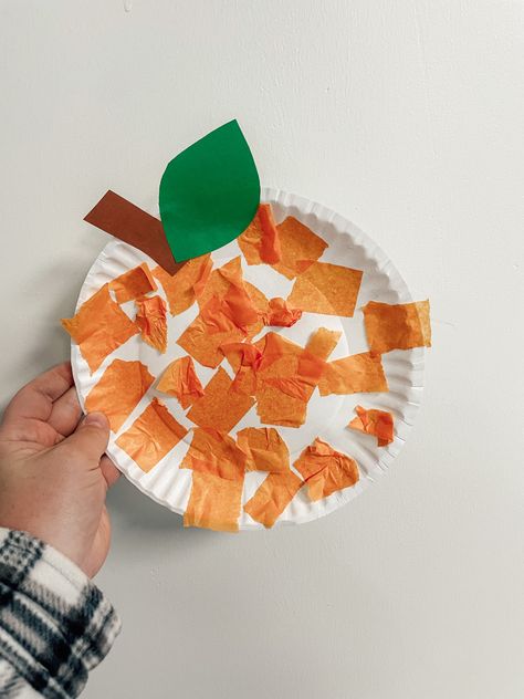 Paper Plate Fruit Craft, Orange Paper Plate Craft, Orange Handprint Craft, Orange Craft Preschool, Orange Colour Activity For Preschool, Orange Color Activities Preschool, Orange Crafts For Toddlers, Color Orange Crafts For Toddlers, Color Orange Activities For Preschool