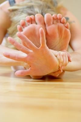 Yoga Stretches for the Feet Upward Dog, Cow Face Pose, Tight Hamstrings, Sciatica Pain Relief, Boat Pose, Of Poses, Mountain Pose, Sciatica Pain, Yoga Stretches