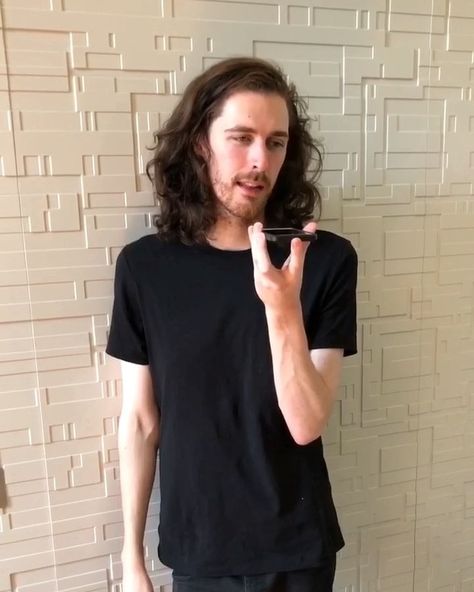 7,111 Likes, 172 Comments - Andrew Hozier Byrne (@hozier) on Instagram: “Thank you @AmazonMusic! #AlexaPlay new Hozier 🔊” Sweet Lord, Irish Boys, Hozier, Paramore, White Boys, Rare Photos, Beautiful Soul, Pretty Men, Music Bands