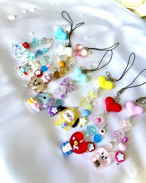 #BT21 #BTS #Beaded charms for phone, air pods, keys, purse or backpack. @blinglee.etsy.com Beaded Charms, Bt 21, Phone Charms, Air Pods, Bts Chibi, Phone Charm, Charms, Purse, Bts