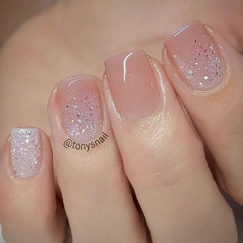 Ombré baby pink to glitter nails Masks Diy, Games Diy, Nude Nail Designs, Halloween Recipe, Crafts Halloween, Wallpaper Halloween, Halloween Outdoor, Nails Halloween, Aesthetic Halloween