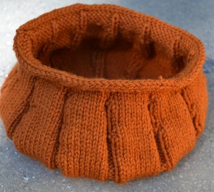 Pumpkin Crafts Diy, Halloween Knits, Diy Pumpkin Crafts, Knit Ornaments, Knit Cupcake, Knitted Baskets, Knitted Pumpkins, Halloween Knitting Patterns, Knit Pumpkins