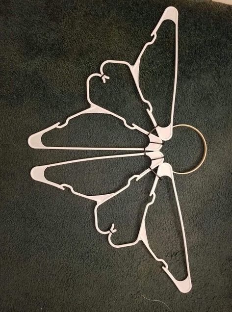 Coat Hanger Butterfly, Plastic Coat Hanger Angels, Hanger Crafts Projects, Metal Hanger Crafts, Coat Hanger Crafts, Hanger Butterflies, Plastic Hanger Crafts, Clothes Hanger Crafts, Hanger Snowflakes