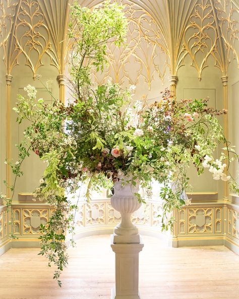 Strawberry Hill Flower Festival - janneford.com Head Table Backdrop, Urn Arrangements, Strawberry Hill, Large Flower Arrangements, Fleurs Diy, British Flowers, Beautiful Room, Flower Company, Flower Festival