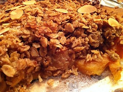 Happy Tummy: Persimmon Crisp Persimmon Crisp, Persimmon Recipes, Crumb Recipe, I Wait, Food Projects, Crisp Recipe, Yummy Sweets, Apple Crisp, Fall Desserts