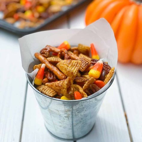 This Halloween Pumpkin Spiced Chex Mix is made with corn Chex cereal, pretzels, bugles, pecans, candy corn and Reese's Pieces! It is the perfect spiced snack that hits both sweet and salty notes. Fall Chex Mix Recipes, Salty Chex Mix, Sweet Chex Mix, Sweet Chex, Fall Snack Mixes, Halloween Finger Foods, Corn Chex, Halloween Party Appetizers, Party Snacks Easy