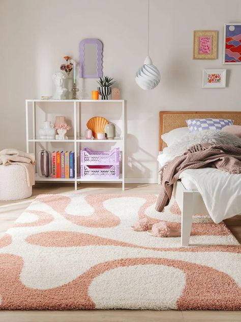 Discover Shaggy rug Louise Rose in various sizes Rug By Bed, Rug Under Bed, Pretty Homes, Diy Gifts To Make, Trendy Rug, High Pile Rug, Rug Size Guide, Fluffy Rug, Long Rug