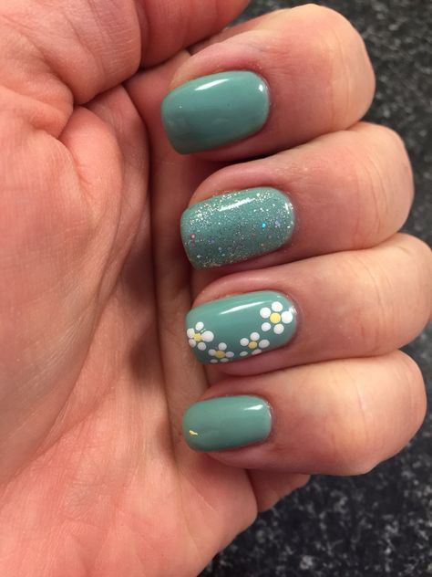 2023 Spring Nail Art, Simple April Nails, Spring Nail Designs For Short Nails, Short Work Nails Spring, Early Spring Nails 2024, Spring Green Nail Designs, Spring Fingernail Ideas, March Nails Spring 2023, March Manicure Ideas