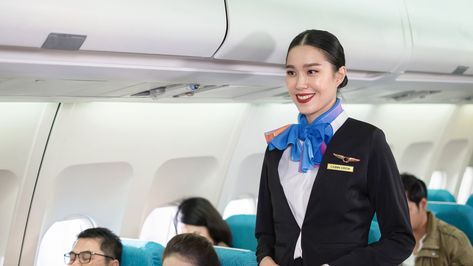 The Best Way To Thank Your Flight Attendants And Make Their Day - Islands Flight Attendant Gifts Ideas, Garrets Popcorn, Traveling Ideas, First Class Flights, Service Ideas, Funny Thank You, Starbucks Gift Card, Starbucks Gift, International Flights