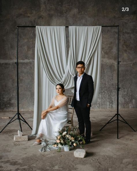 Ide Prewedding Casual, Indoor Prewedding Concept, Prewedding Ideas Indoor, Prewedding Photography Studio, Prewed Indoor, Indoor Prewedding, Inspirasi Prewedding, Prewedding Studio, Pre Wedding Photoshoot Theme