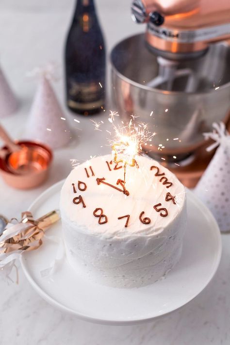 New Year's Eve Clock Cake Salted Caramel Iced Coffee, Clock Cake, Courtney Whitmore, Salmon Bites Recipe, New Years Eve Party Ideas Food, New Years Eve Dessert, New Year's Eve Appetizers, New Year's Desserts, Cricut Cake