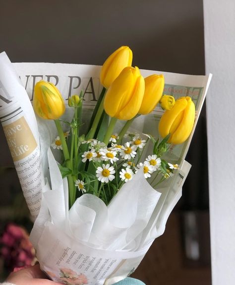 Tulips And Daisies, Yellow Flowers Bouquet, Yellow Rose Bouquet, Daffodil Bouquet, Luxury Flower Bouquets, Yellow Bouquets, Virtual Flowers, Gyeongju, Daisy Bouquet