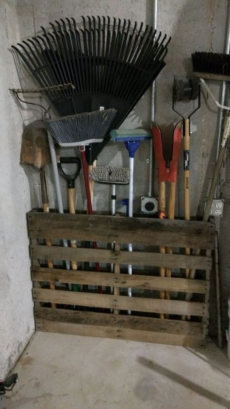 #storagehacks #storage #organization #organizationhacks Garage Organize, Garden Tool Storage, Diy Garage Storage, Garage Storage Organization, Best Diy, Diy Garage, Garage Organization, Gardening Tools, Garden Storage