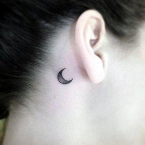 Hals Tattoo Mann, Half Moon Tattoo, Small Moon Tattoos, Tattoo Moon, Crescent Moon Tattoo, Shape Tattoo, Moon Tattoo Designs, Cool Small Tattoos, Subtle Tattoos