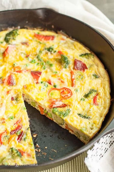 Smoked Salmon Frittata Paleo Mediterranean, Smoked Salmon Quiche, Fritata Recipe, Salmon Frittata, Smoked Salmon Frittata, Cambridge Diet, Sea Beast, Canned Salmon Recipes, Veggie Frittata