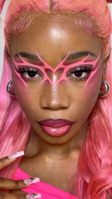 Britney on Instagram: "tribal heart tattoo liner 💗💞💖💕💓⁣⁣⁣⁣⁣⁣⁣ ⁣⁣⁣⁣⁣⁣⁣ i actually had this look planned for valentines day last year, so glad i finally got to do it!⁣⁣⁣⁣⁣⁣⁣ ⁣⁣⁣⁣⁣⁣⁣ products:⁣⁣⁣⁣⁣⁣⁣ @glisten_cosmetics split liner in shade “raspberry punch”⁣⁣⁣⁣⁣⁣⁣ @kaleidosmakeup “the escape pod” palette ⁣⁣⁣⁣⁣⁣⁣ @moiracosmetics star shadow pot in shade “bang”⁣⁣⁣⁣⁣⁣⁣ @moiracosmetics loveheat cream blush in shade “cherish you”⁣⁣⁣⁣⁣⁣⁣ @kissproducts x meredith duxbury lashes in style “i fancy you” Heart Eyeshadow, Meredith Duxbury, Raspberry Punch, Glisten Cosmetics, Halo Eyeshadow, Halo Eye Makeup, Back To School Makeup, Alien Makeup, Escape Pod