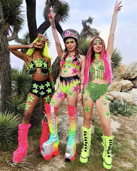 Rave Outfits: What to Wear to a Rave Party – Svelte Magazine Electro Festival Outfit, Rave Girl Outfits, Rave Outfits Men, Make Carnaval, Rave Outfits Edc, Rave Outfits Festivals, Burning Men, Edm Festival Outfit, Festival Rave Outfit