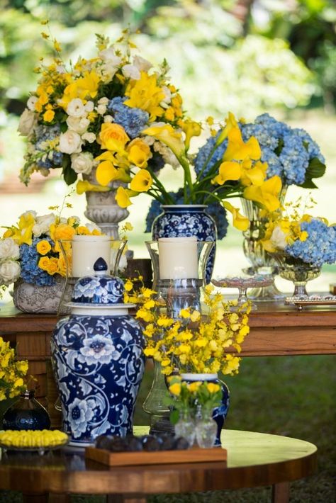 Yellow Blue Wedding Flowers, Italian Wedding Flowers, Italian Bridal Showers, Chinoiserie Wedding, Lemon Themed Bridal Shower, Wedding Color Pallet, Italian Theme, Mediterranean Wedding, Backyard Birthday