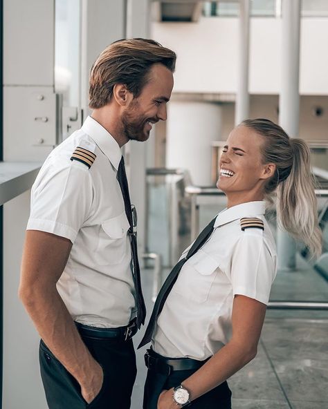 Maria | Aviation & Motivation (@mariathepilot) • Instagram photos and videos Aviation Motivation, Pilot Career, Female Pilots, Ugly Love Colleen Hoover, Pilot Uniform, Women Wearing Ties, Airline Pilot, Private Pilot, Airplane Pilot