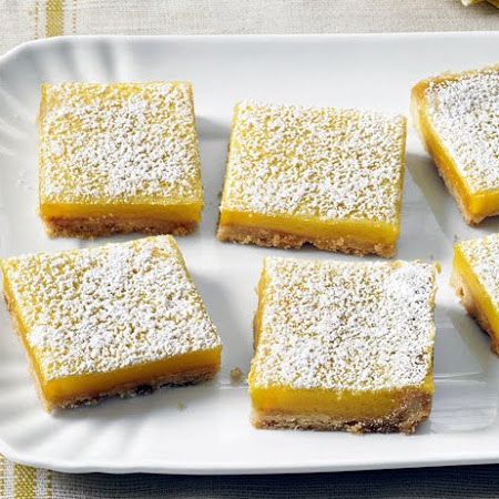 PAULA DEEN - Lemon Bars Cookout Desserts, Classic Lemon Bars, Lemon Bar, Lemon Bars Recipe, Lime Bars, Shortbread Recipes, Food Network Magazine, Think Food, Lemon Bars