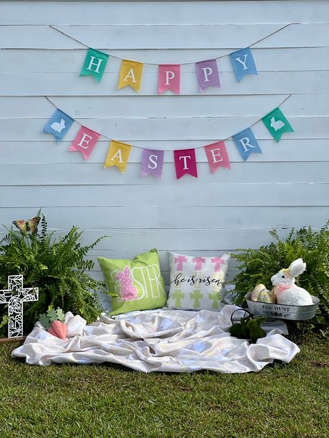 Easter Set Up Photography, Diy Easter Photo Backdrop, Outdoor Easter Photoshoot, Easter Picture Backdrop Ideas, Easter Photoshoot Ideas Family, Easter Photo Backdrop Ideas, Easter Dog Photos, Diy Easter Photoshoot, Easter Picture Ideas