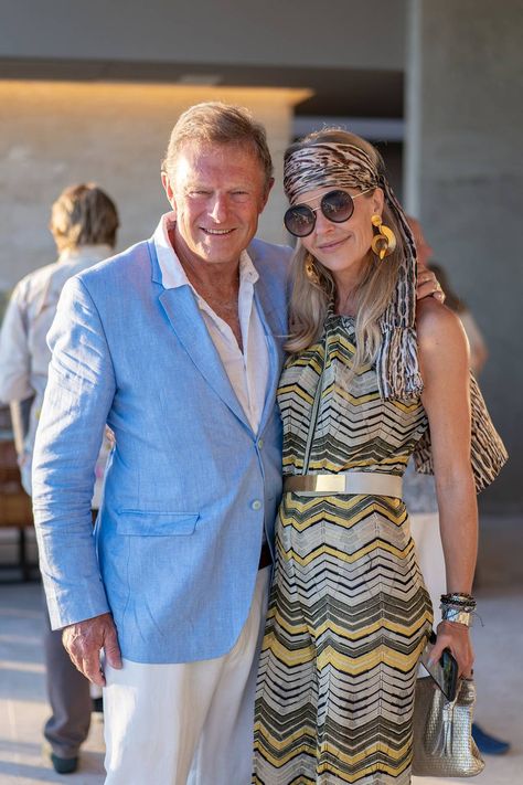 Lord and Lady St John of Bletso Slim Aarons Pool, Rock Party Outfit, Palm Springs Pool Party, Boat Party Outfit, Retro Pool Parties, Palm Springs Fashion, Yacht Party Outfit, Pool Party Fashion, Slim Aarons Poolside