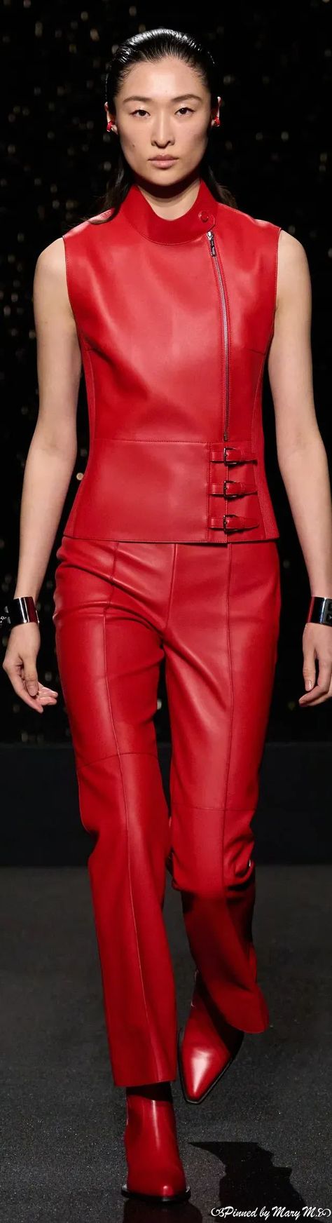 #Hermès #Fall2024RTW #Runway #Fashionrunway Irina Shabayeva, Sandra Backlund, Christopher Raeburn, 2024 Collection, Fall 2024, Leather Fashion, Red Leather, Red Dress, Style Me