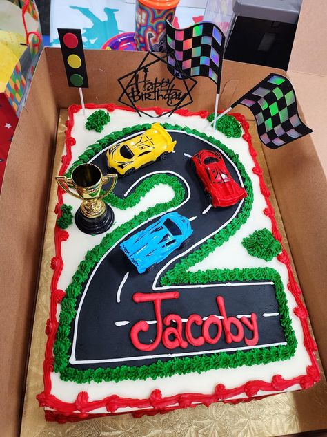 Race Track Cake, Race Car Cakes, Cars Birthday Cake, Festa Hot Wheels, 6th Birthday Cakes, Hot Wheels Birthday, Hot Wheels Party, Race Car Birthday Party, Race Car Birthday