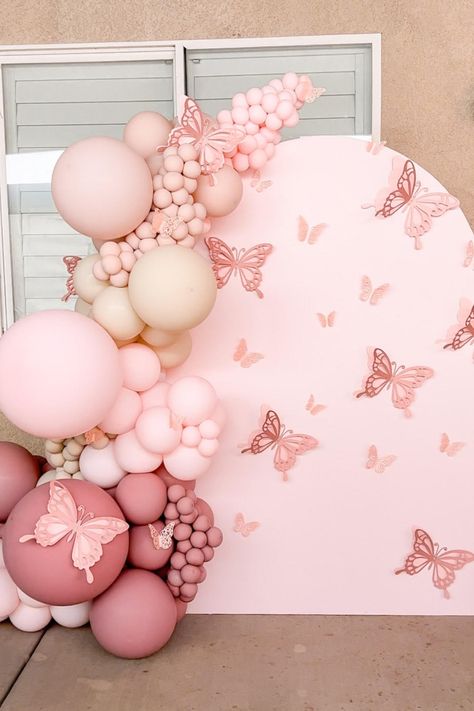 Butterfly Birthday Balloon Arch, Bautizo Butterfly Theme, Baby Girl Bday Decoration Ideas, Pink Butterfly Balloon Garland, Pink Butterfly Party Decorations, Butterfly Party 1st Birthday, Butterfly Theme Party Decoration Ideas, Butterfly Decor Birthday, Butterfly Baby Shower Balloon Garland