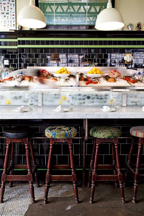 Fresher-than-fresh seafood is piled behind the counter at The John Dory Oyster Bar in New York. Oyster Bar Restaurant, Seafood Shop, John Dory, Ramen Bar, Marble Bar, Raw Bars, Countertop Design, Oyster Bar, Fresh Seafood