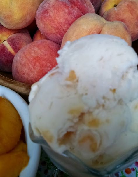 Homemade Peach Ice Cream Churned, Fresh Peach Ice Cream, Homemade Ice Cream Recipes Machine, Peach Ice Cream Recipe, Ice Cream Homemade, Homemade Peach Ice Cream, Cooking Desserts, Ice Cream Recipes Machine, Healthy Ice Cream Recipes