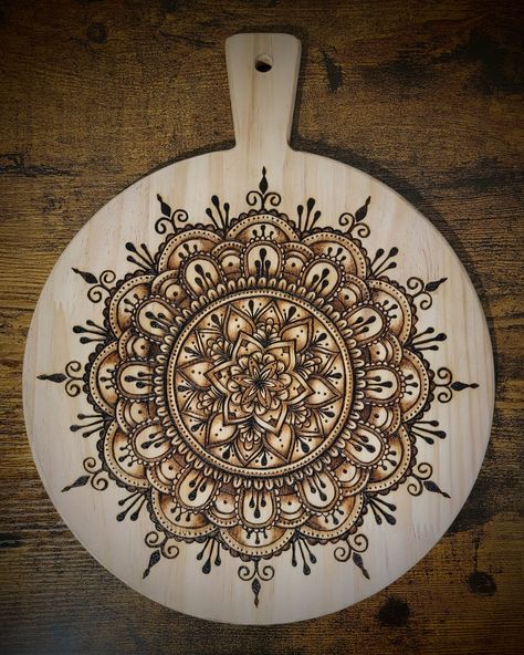 Wood Art Diy, Wood Cookies, Wood Burning Crafts, Wood Burning Patterns, Diy Art Projects, The Crafts, Wood Burning Art, Mandala Drawing, Woodworking Techniques