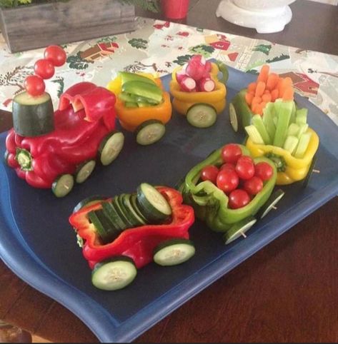 Sommer Mad, Fest Mad, Kreative Snacks, Decorações Com Comidas, Food Art For Kids, Amazing Food Decoration, Creative Food Art, Party Food Platters, Kids Party Food