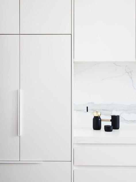 Kitchen | Albert Park Terrace by Dan Webster Architecture | est living White Kitchen Handles, White Tile Bathroom Walls, Cabinet Detailing, White Bathroom Tiles, Albert Park, Est Living, Terrace Design, Bathroom Wall Tile, Kitchen Handles