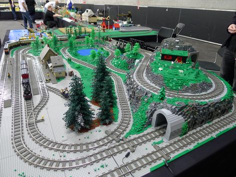 All sizes | P1030336 | Flickr - Photo Sharing! Lego Terrain, Lego Mountain, Lego Track, Lego City Train, Lego Hacks, Lego Train Tracks, Lego Winter, City Ideas, Lego Kits