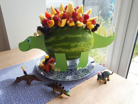 Dinosaur Birthday Party Ideas Decoration, T Rex Ranch Birthday, Jurassic Park Food, Dinosaur Fruit, Dinosaur Themed Food, Fruit Kebab, Dinosaur Birthday Party Food, Cake Presentation, Jurassic Park Birthday Party