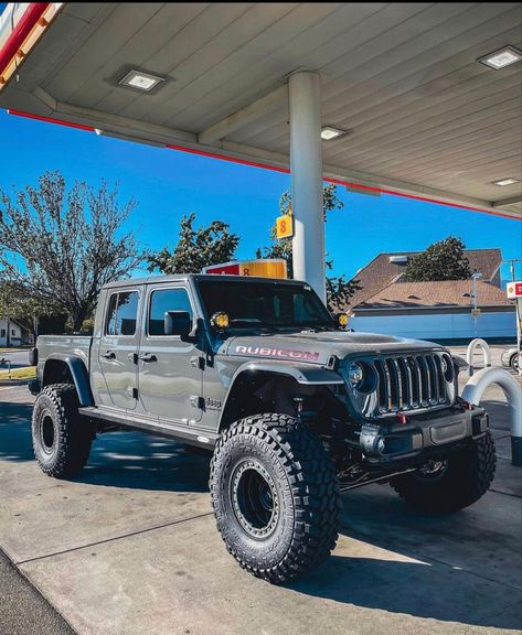 Jeep Truck Gladiator, Jeep Wrangler Diy, Jeep Rims, Jeep Gladiator Mojave, 2023 Toyota Tacoma, Old Dodge Trucks, American Pickup Trucks, Badass Jeep, Muscle Truck