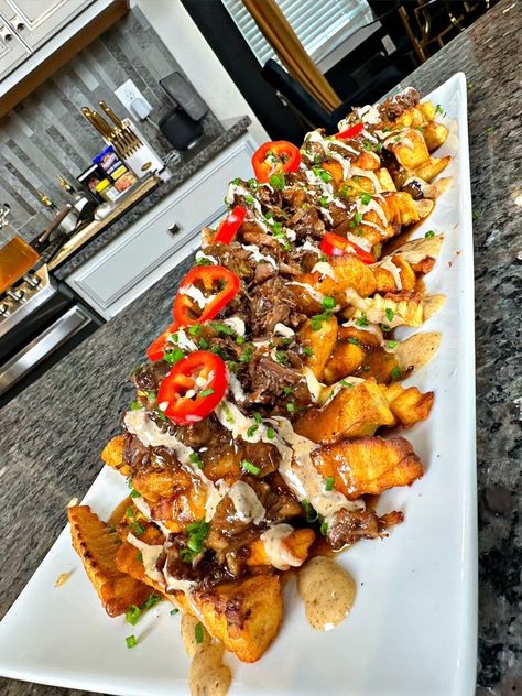 Oxtail Loaded Fries, Fried Oxtails, Oxtail Fries, Plantain Fries, Kebab Sticks, Fries Chicken, Plating Ideas, Loaded Fries, Plantains Fried