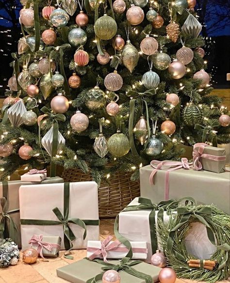 Christmas Tree Ideas Pink And Green, Light Pink And Champagne Christmas Tree, Light Green And Gold Christmas Decor, Christmas Decor Ideas Pink And Green, Pastel Green Christmas Tree, Pink Green Gold Christmas Tree, Christmas Tree Pink And Green, Sage Green And Pink Christmas Tree, Pastel Xmas Tree