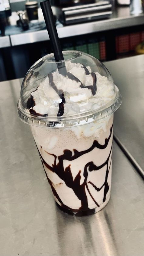 Frappe Coffee, Delicious Food Image, Oreo Shake, Eating Food Funny, Yummy Ice Cream, Foodie Instagram, Starbucks Drink, Food Drink Photography, Snap Food