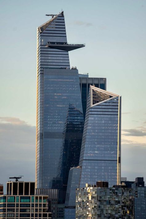 Edge NYC skyscraper, with suspended viewing platform 1,100 feet high New York Edge, Skyscraper Rooftop, The Edge New York, Skyscraper Photography, The Edge Nyc, Hudson Yards Nyc, Nyc Skyscrapers, Nyc Tourist, Nyc December