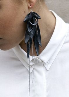 Love it!!! Women's jewelry made from upcycled car bicycle inner tubes by TouChé. Cricut Patterns, Tube Earrings, Industrial Jewelry, Leather Jewellery, Leather Crafts, Recycled Jewelry, Jewellery Earrings, Inner Tube, Inner Tubes