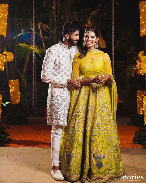 Ace Bowler Jasprit Bumrah Got Hitched & The Photos Are Absolutely Gorgeous! Sanjana Ganesan, शादी की तस्वीरें, Jasprit Bumrah, Wanderlust Fashion, Breezy Outfit, Mehndi Ceremony, Wedding Playlist, Private Wedding, Haldi Ceremony