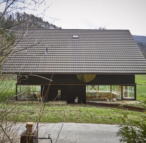 Pascal Flammer House, Pascal Flammer, Farmhouse Exterior Design, Contemporary Barn, Romantic Cabin, Wood Architecture, Farmhouse Remodel, Modern Farmhouse Exterior, Farmhouse Exterior