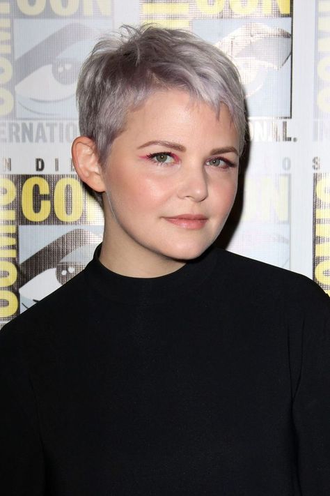 very short Celebrity Pixie Cut, Winter Hair Trends, Choppy Pixie Cut, Jaime King, Crop Hair, Ginnifer Goodwin, Silver Hair Color, Silver Grey Hair, Short Grey Hair